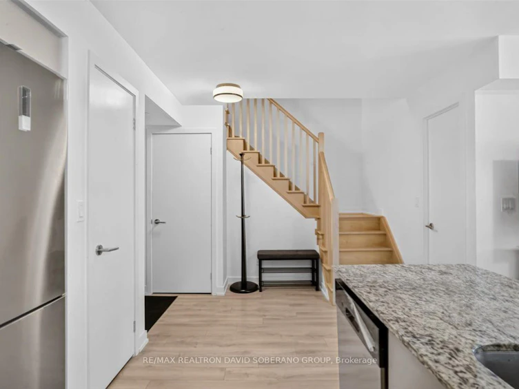 112 Varna Drive, Toronto, ON, M6A 0C6 - 14