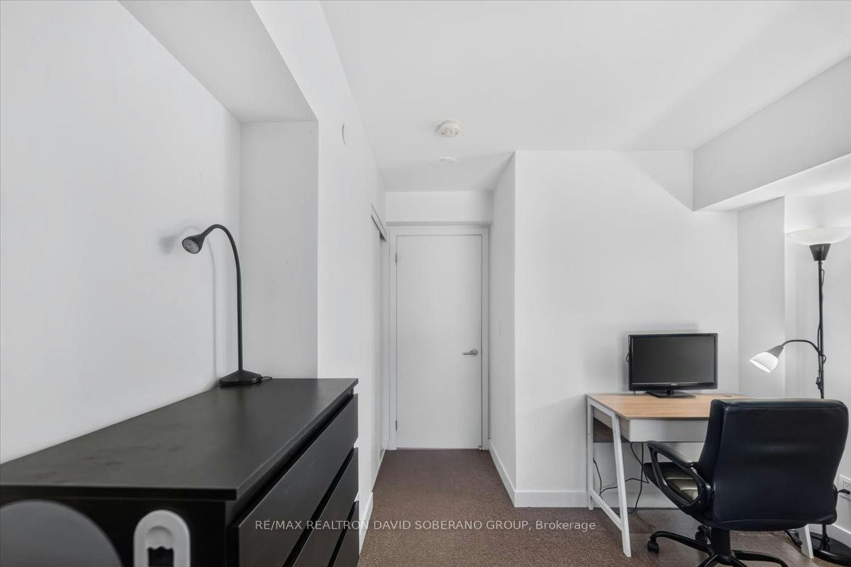 112 Varna Drive, Toronto, ON, M6A 0C6 - 24