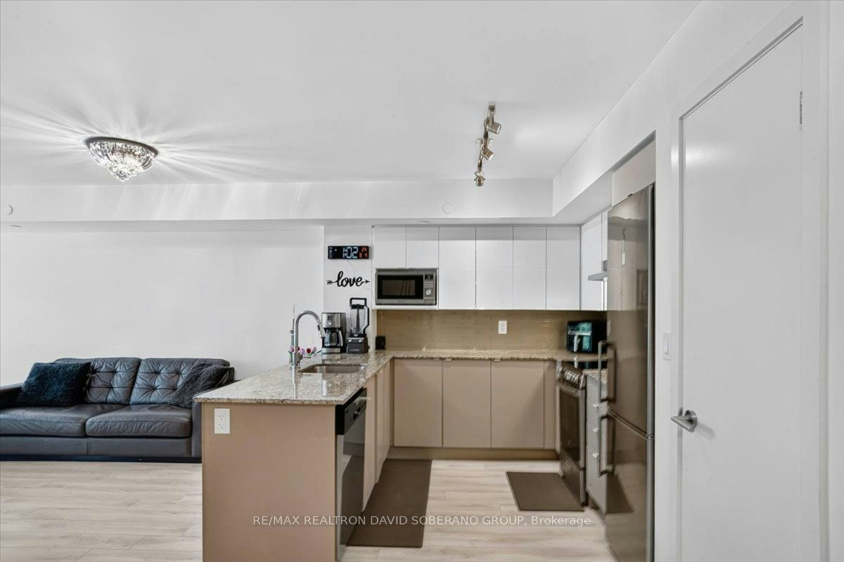 112 Varna Drive, Toronto, ON, M6A 0C6 - 10