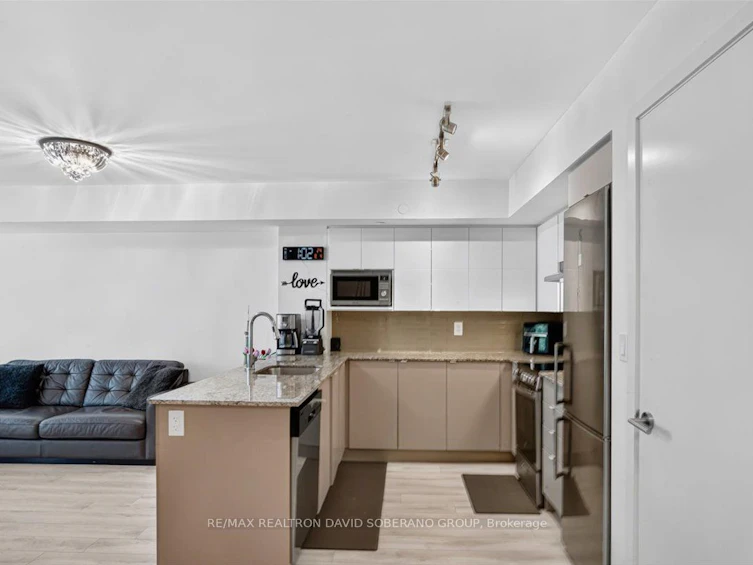112 Varna Drive, Toronto, ON, M6A 0C6 - 10