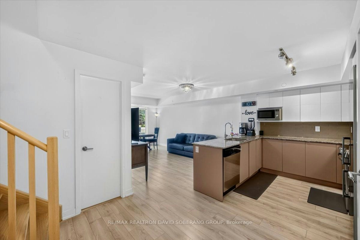 112 Varna Drive, Toronto, ON, M6A 0C6 - 11