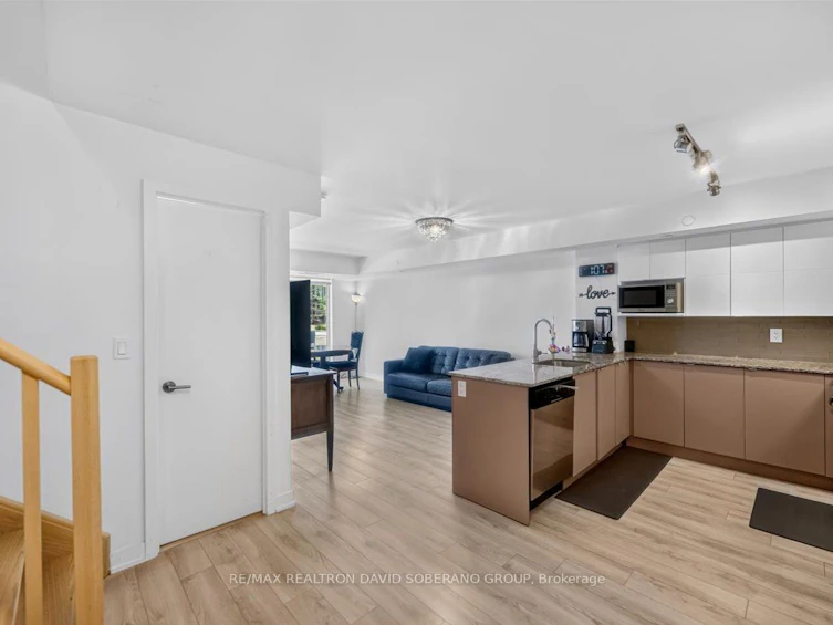 112 Varna Drive, Toronto, ON, M6A 0C6 - 11