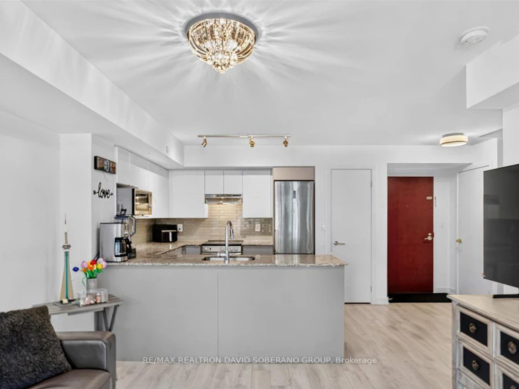 112 Varna Drive, Toronto, ON, M6A 0C6 - 9