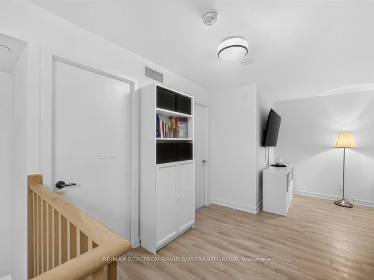 112 Varna Drive, Toronto, ON, M6A 0C6 - 20