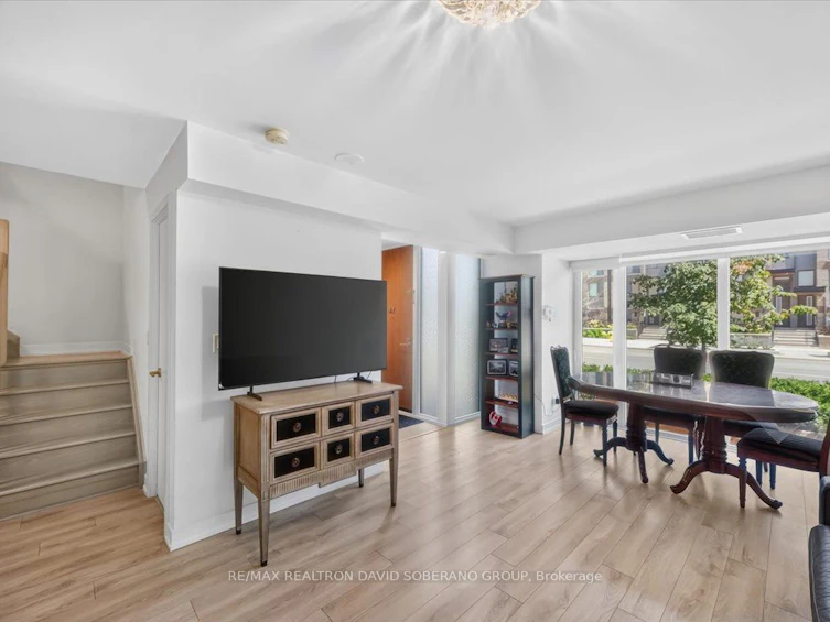 112 Varna Drive, Toronto, ON, M6A 0C6 - 8