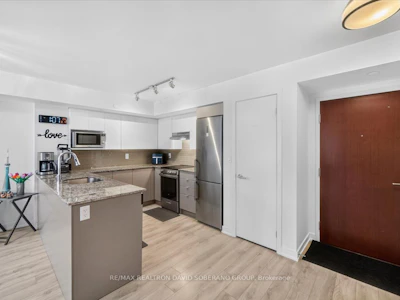 4-112 Varna Drive - 4