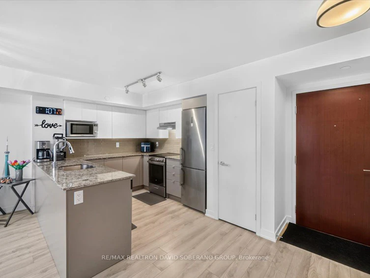 112 Varna Drive, Toronto, ON, M6A 0C6 - 4