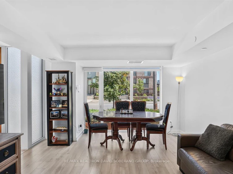 112 Varna Drive, Toronto, ON, M6A 0C6 - 7