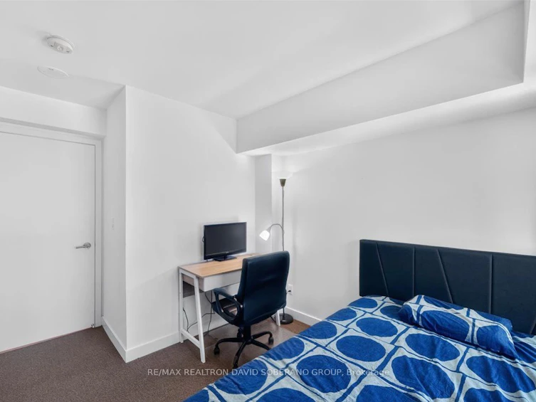 112 Varna Drive, Toronto, ON, M6A 0C6 - 23