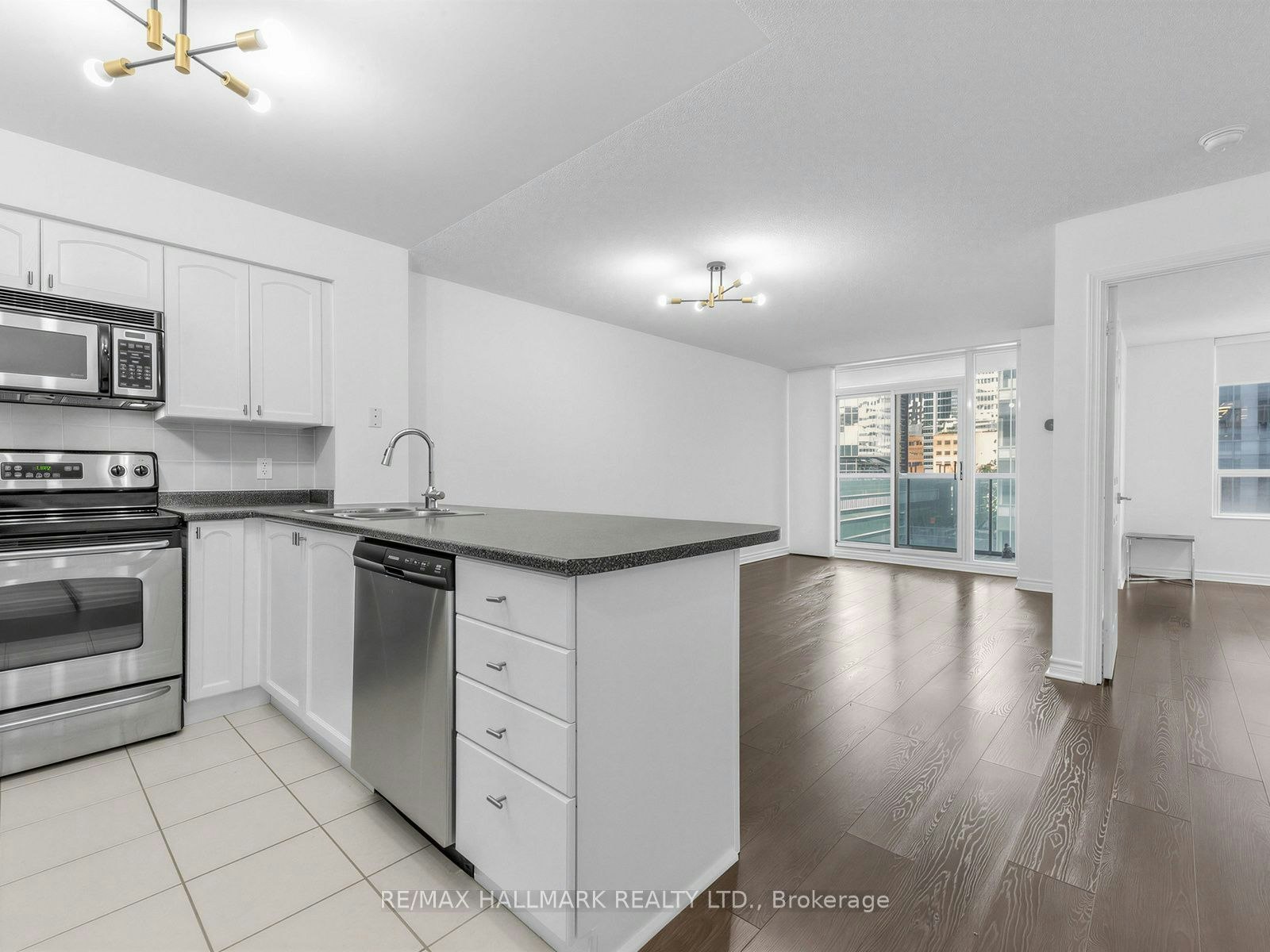 805-30 Grand Trunk Crescent, Toronto, ON, M5J 3A4 - 13