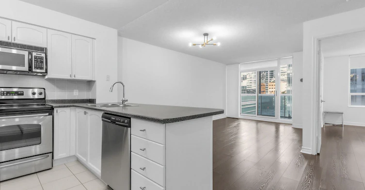 805-30 Grand Trunk Crescent, Toronto, ON, M5J 3A4 - 13