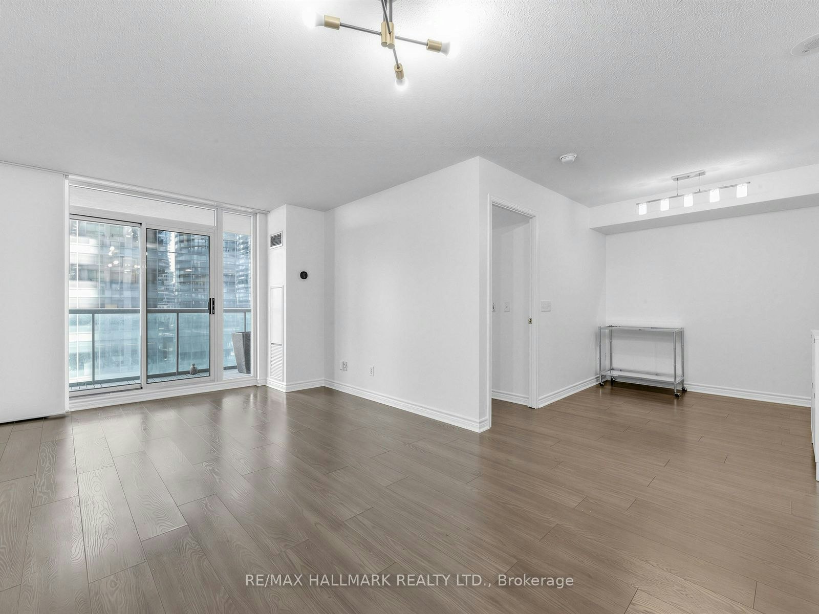 805-30 Grand Trunk Crescent, Toronto, ON, M5J 3A4 - 4