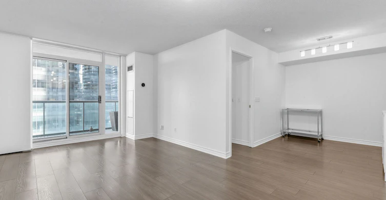 805-30 Grand Trunk Crescent, Toronto, ON, M5J 3A4 - 4