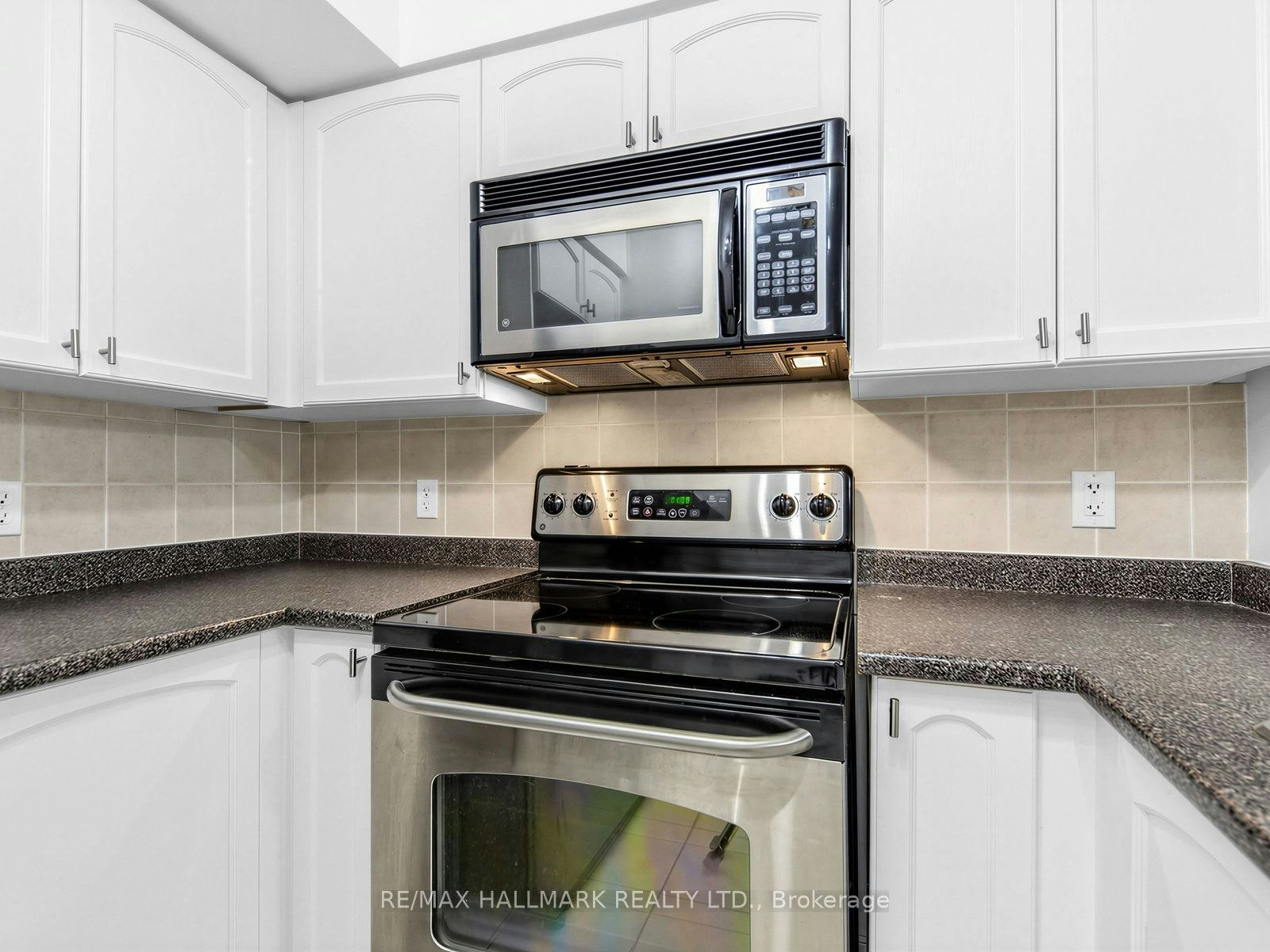 805-30 Grand Trunk Crescent, Toronto, ON, M5J 3A4 - 11