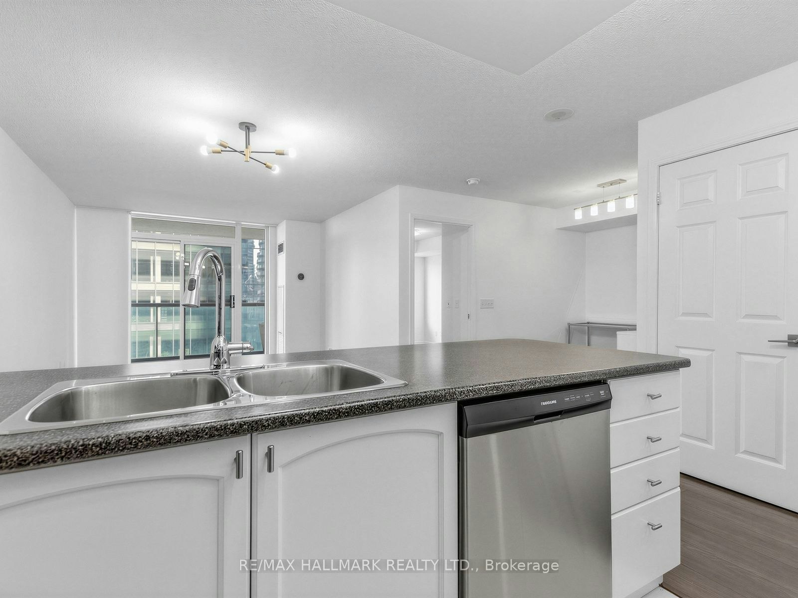 805-30 Grand Trunk Crescent, Toronto, ON, M5J 3A4 - 12