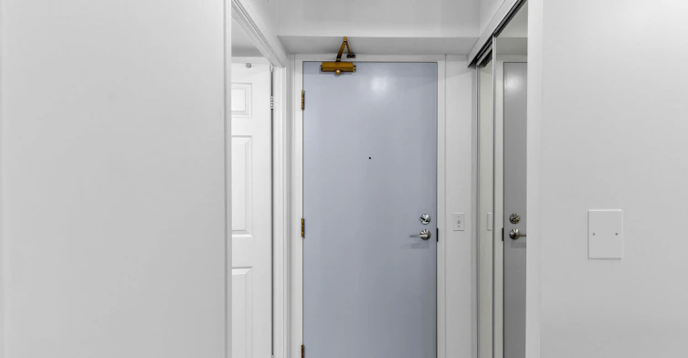 805-30 Grand Trunk Crescent, Toronto, ON, M5J 3A4 - 2