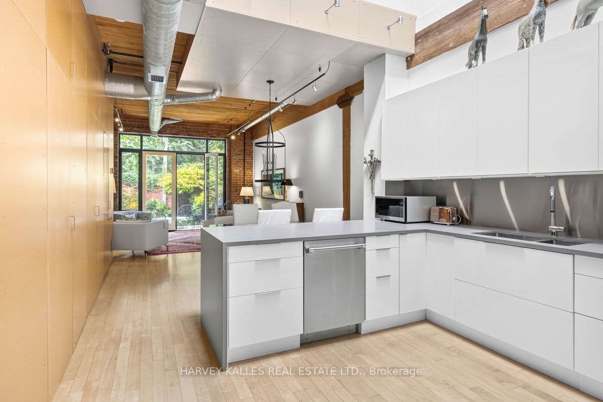 7-200 Clinton Street, Toronto, ON, M6G 2Y5 - 9