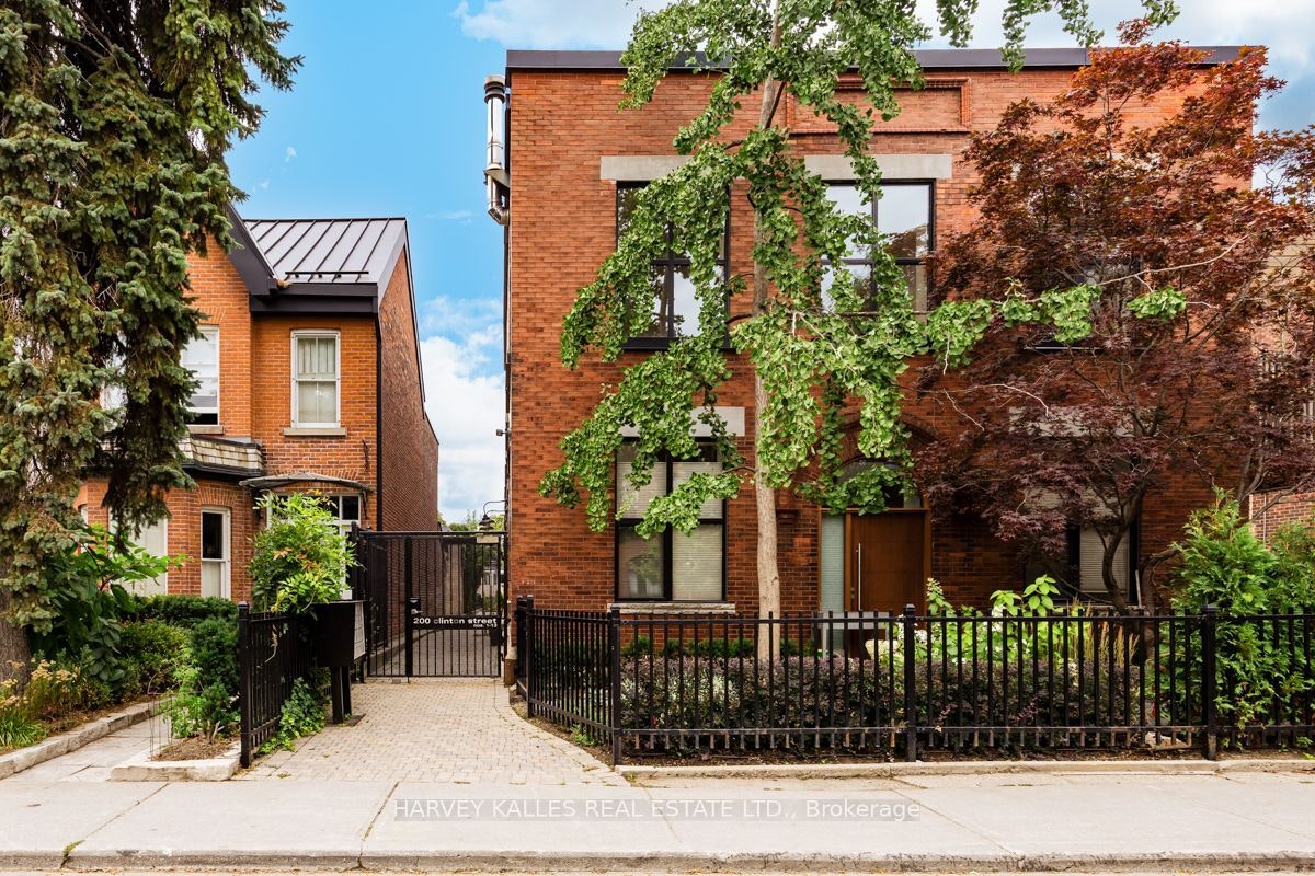 7-200 Clinton Street, Toronto, ON, M6G 2Y5