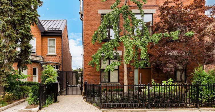 7-200 Clinton Street, Toronto, ON, M6G 2Y5