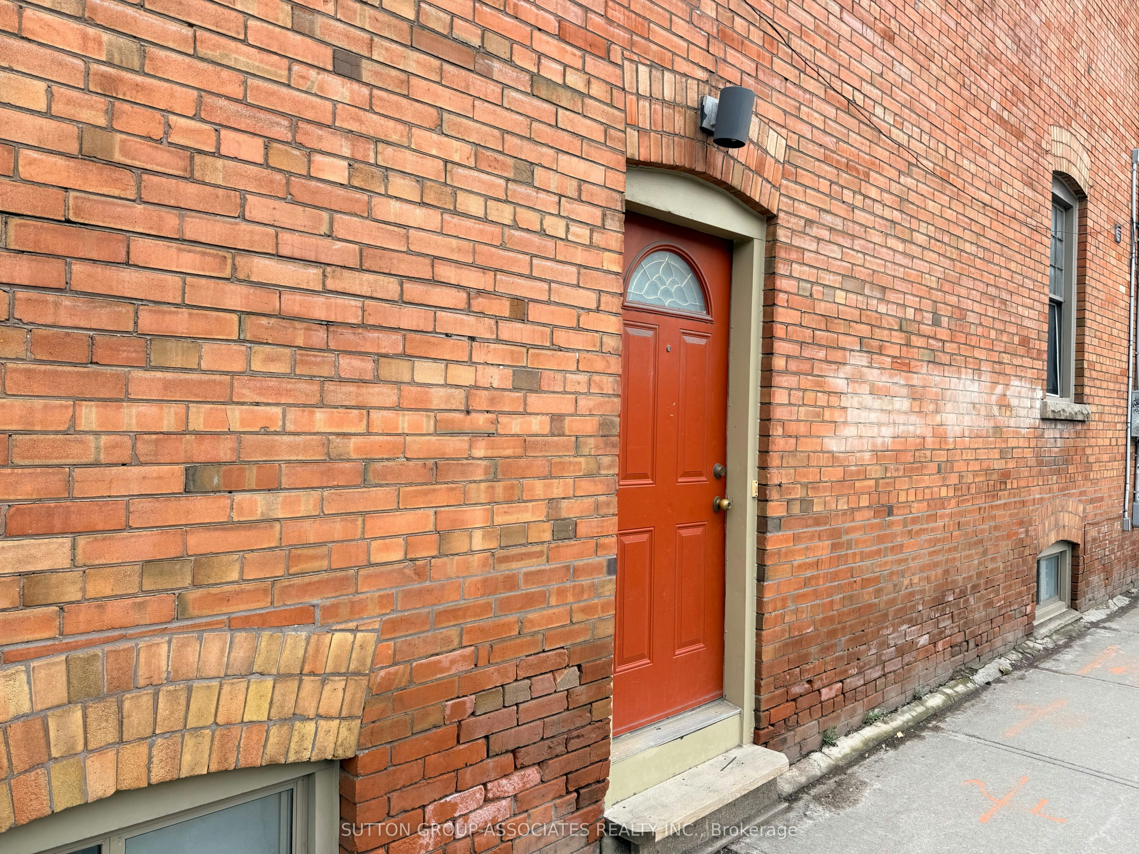 Main-184 Madison Avenue, Toronto, ON, M5R 2S5 - 2