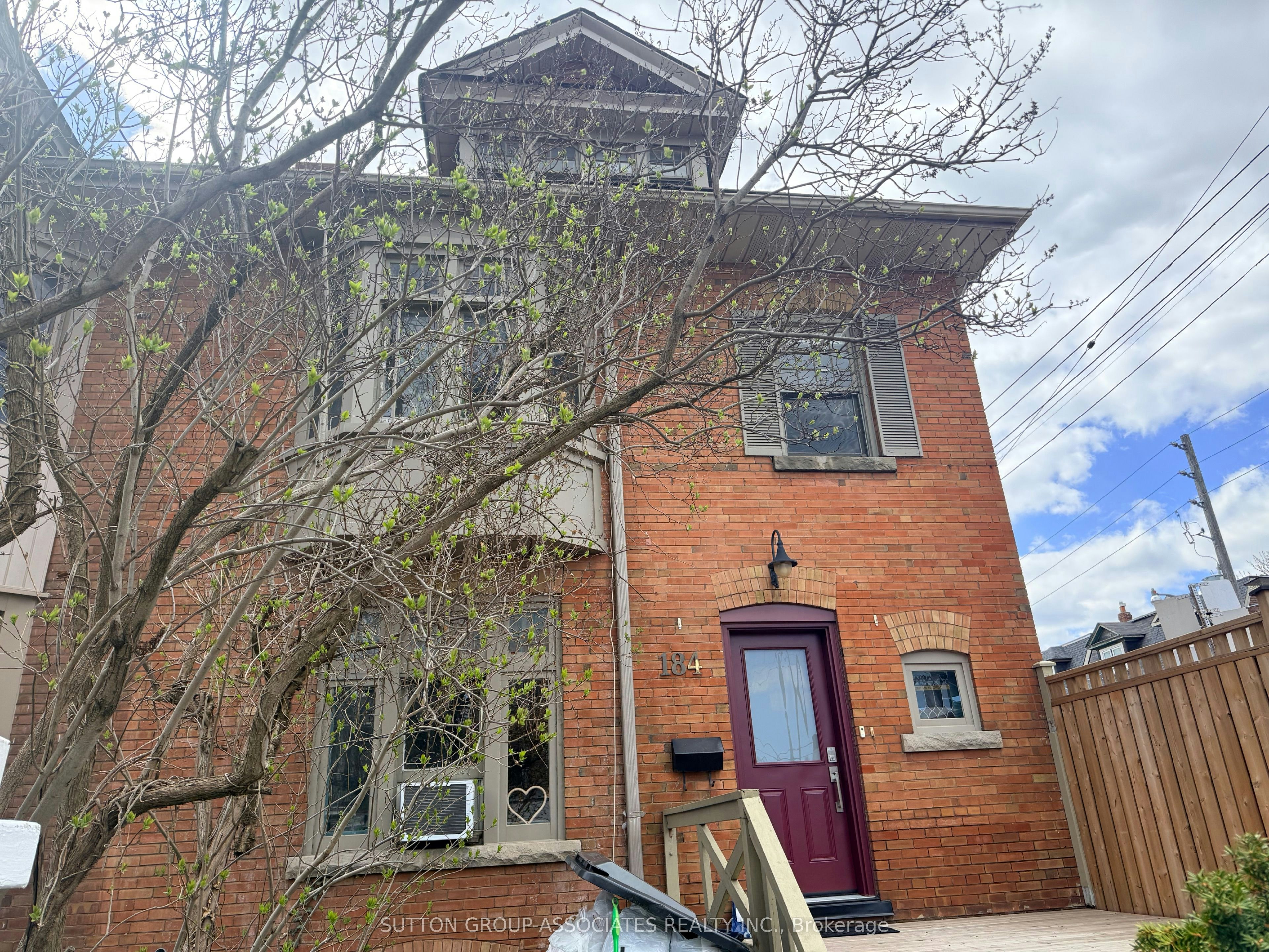 Main-184 Madison Avenue, Toronto, ON, M5R 2S5
