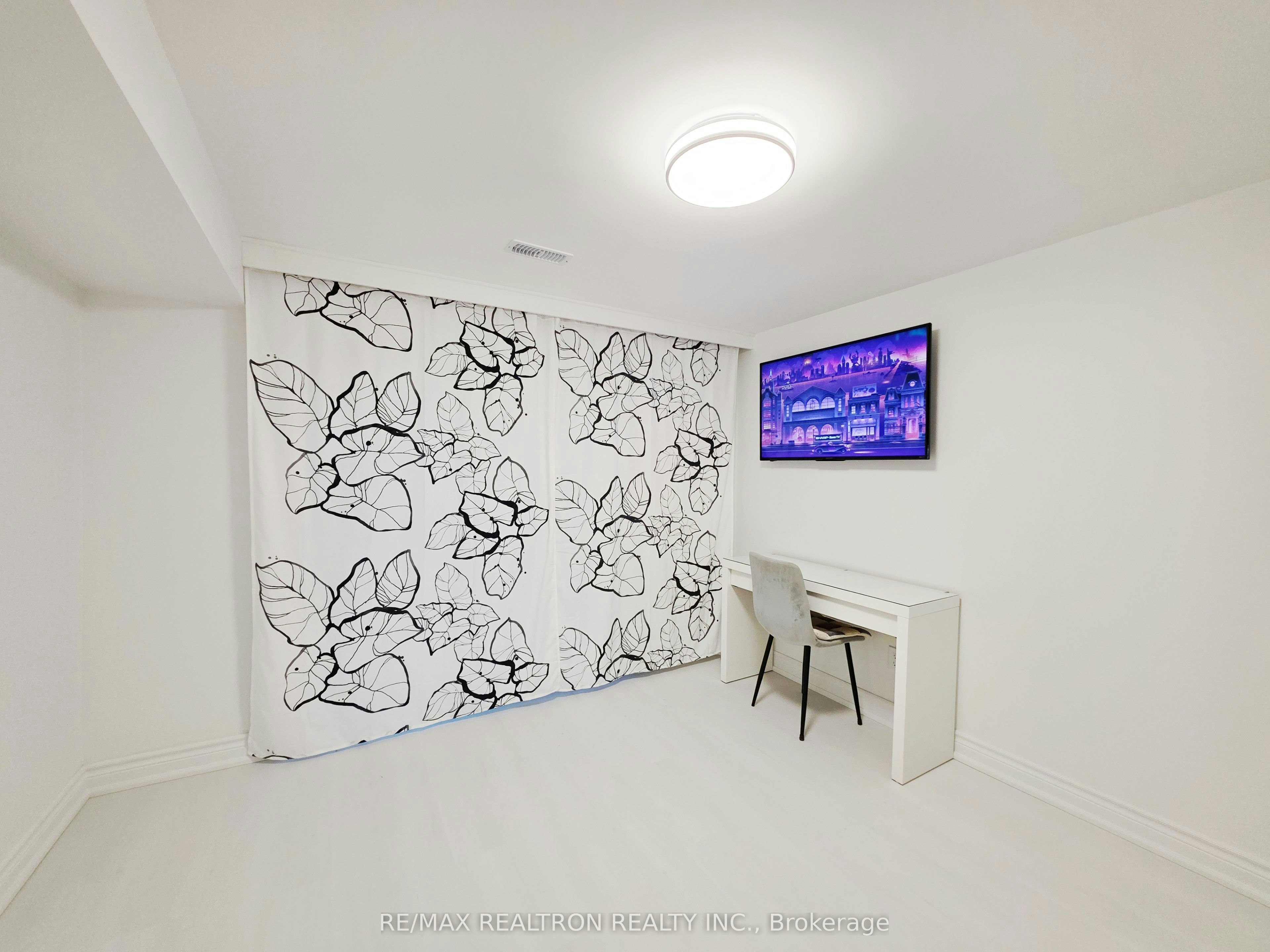 Lower-30 Lowbank Court, Toronto, ON, M2M 3A4 - 2