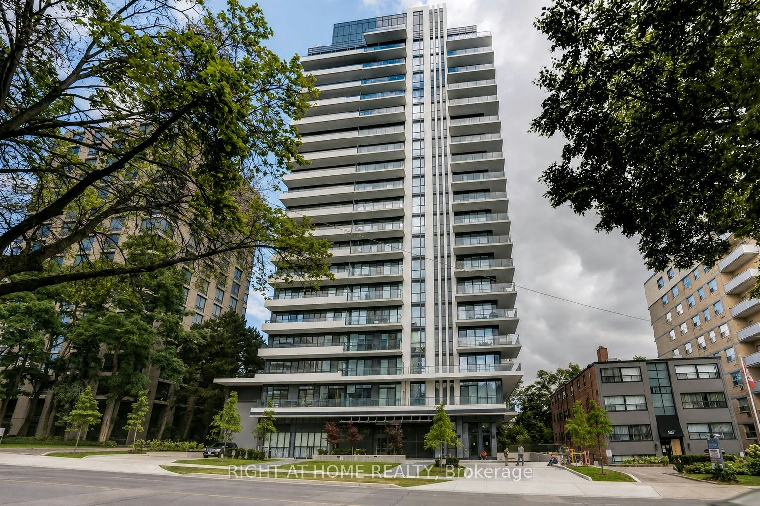 1806-609 Avenue Road, Toronto, ON, M4V 2K3