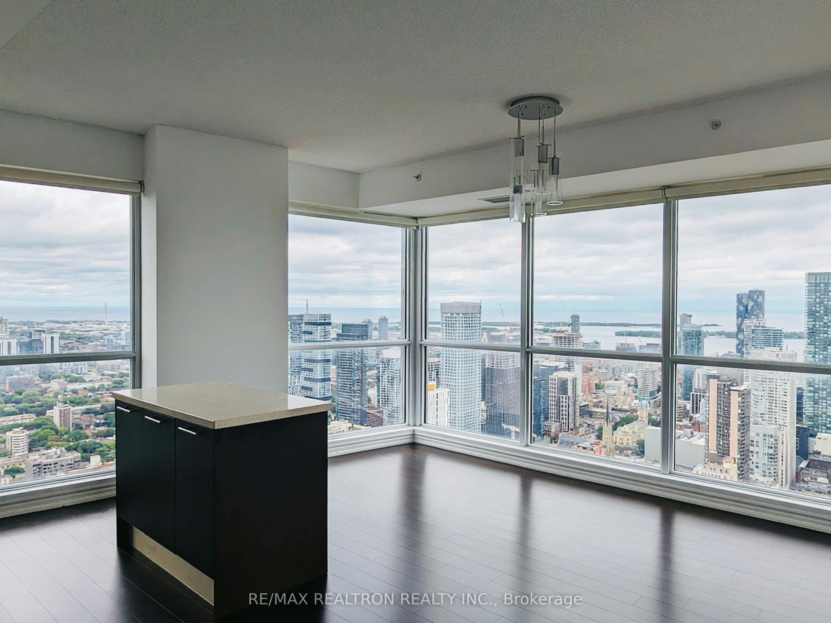 5207-386 Yonge Street, Toronto, ON, M5B 0A5 - 5