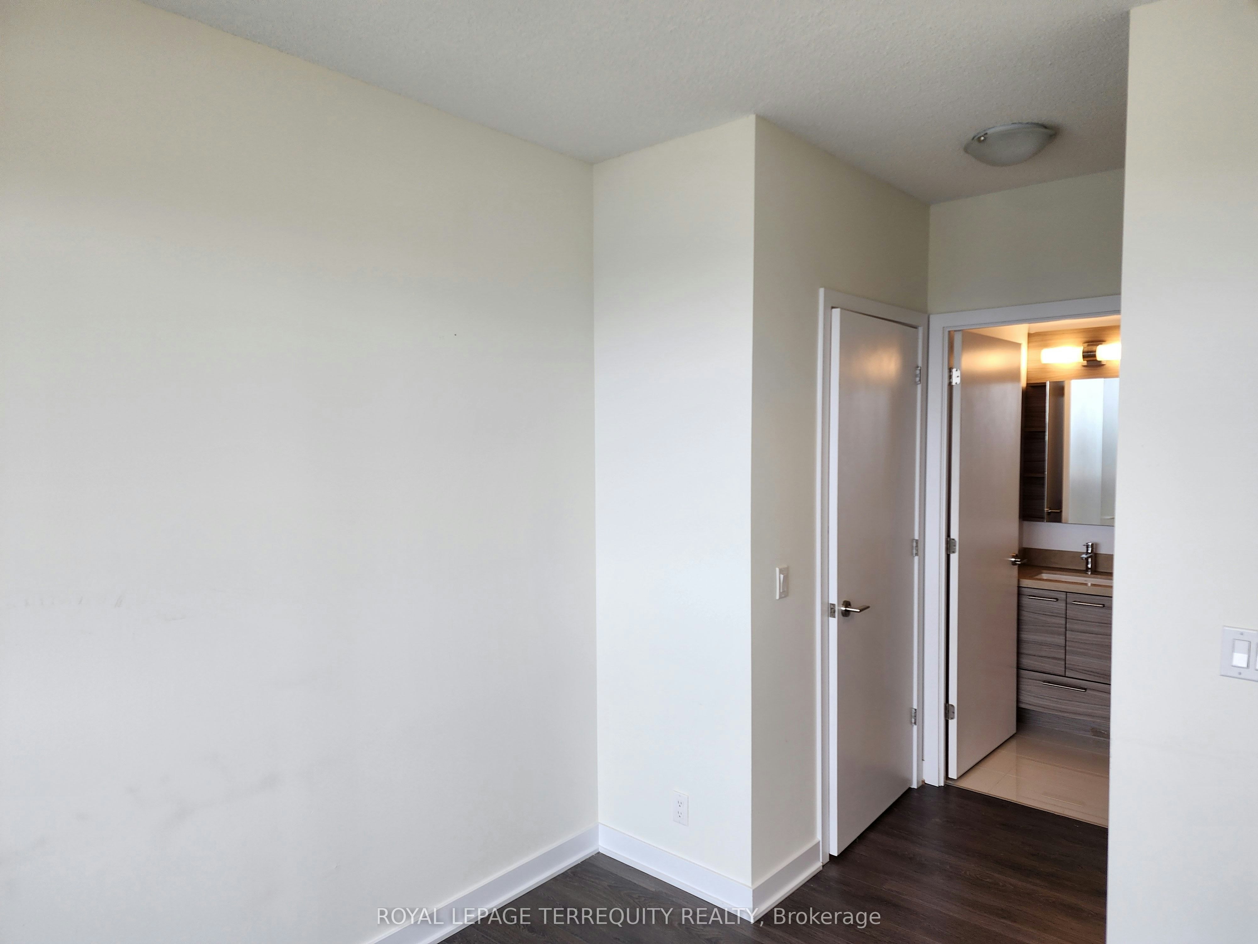 3803-2221 Yonge Street, Toronto, ON, M4S 0B8 - 10