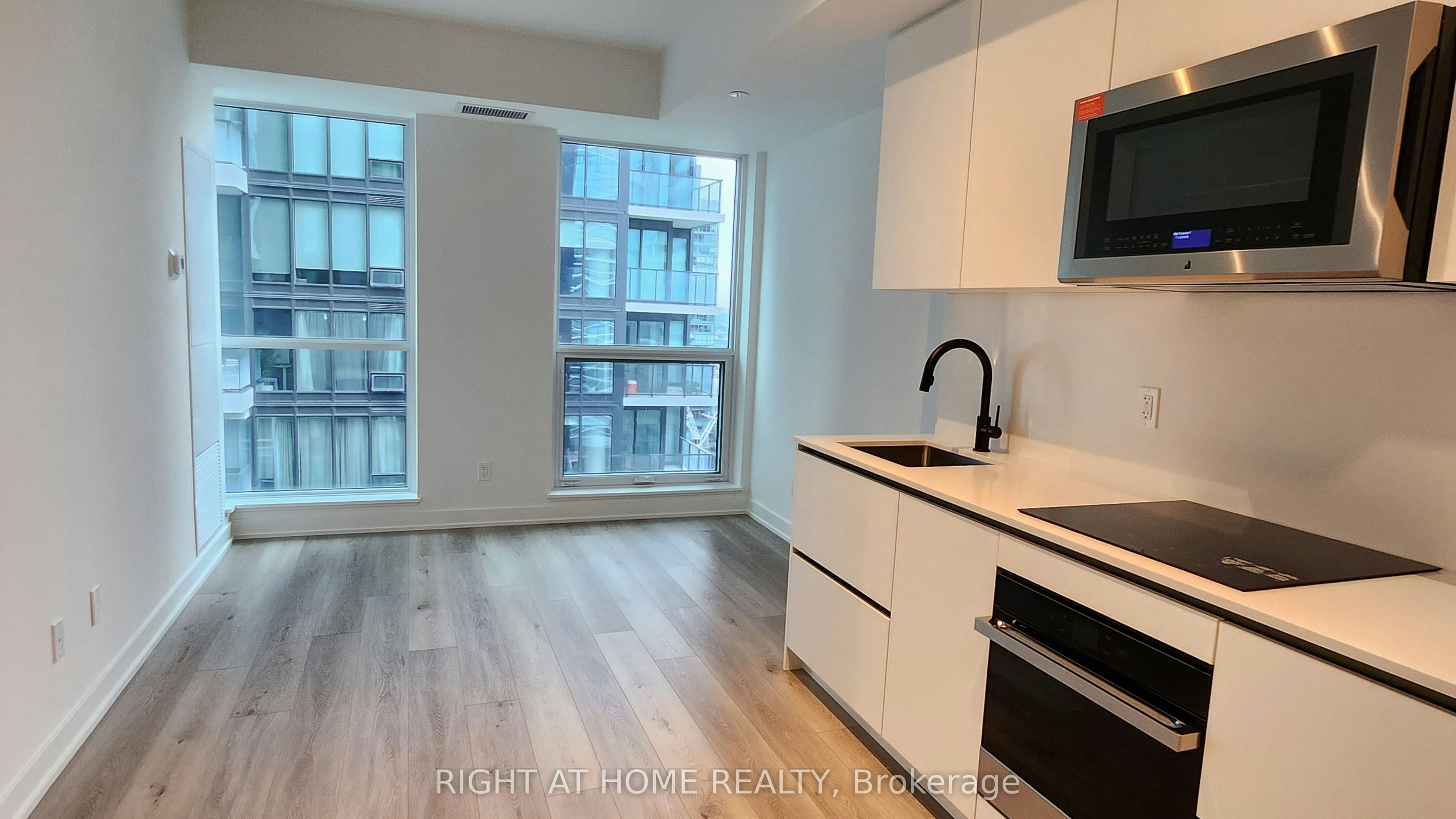 2805-327 King Street W, Toronto, ON, M5V 0W7 - 2
