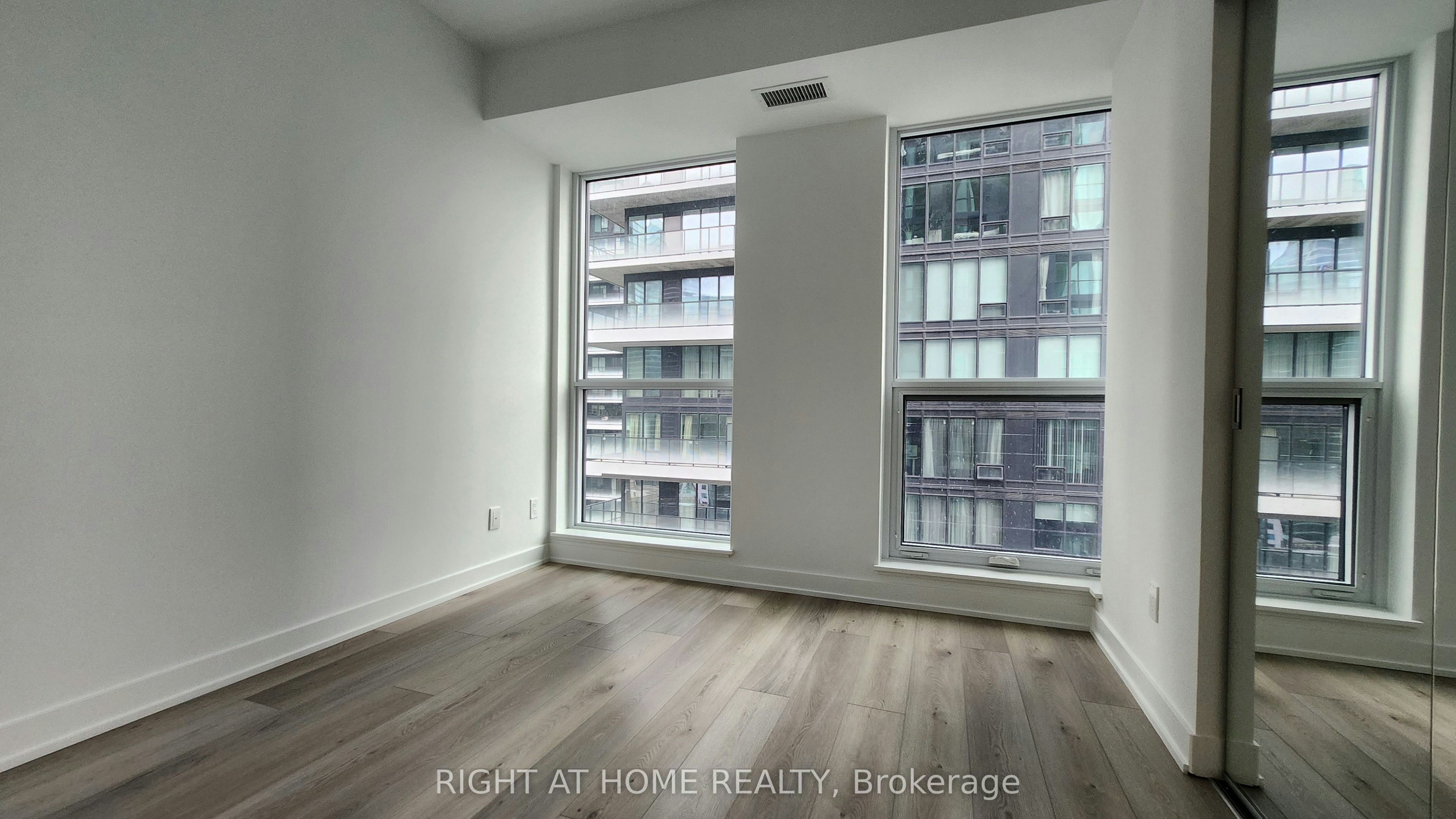 2805-327 King Street W, Toronto, ON, M5V 0W7 - 5