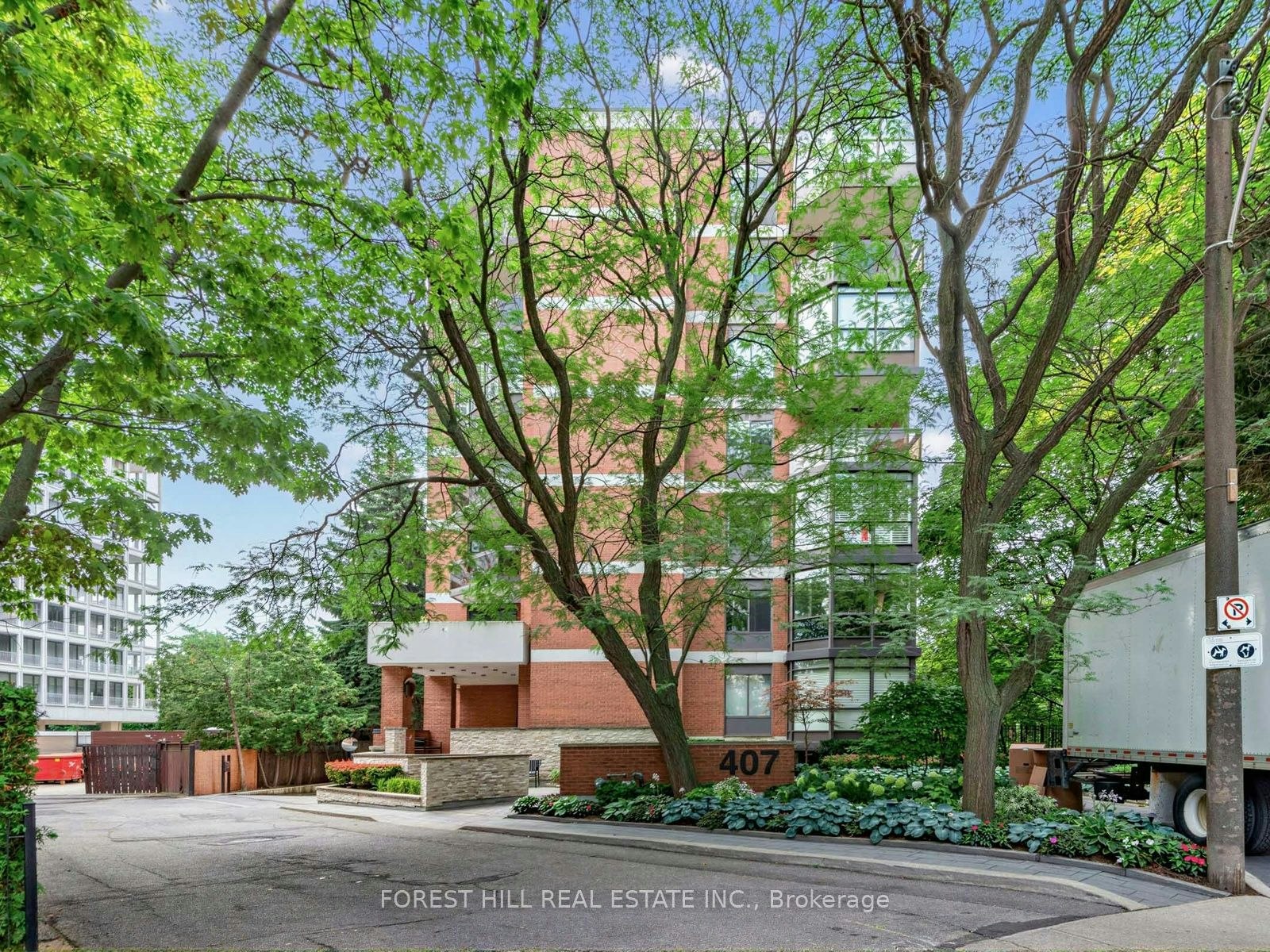 501-407 Walmer Road, Toronto, ON, M5R 3N2
