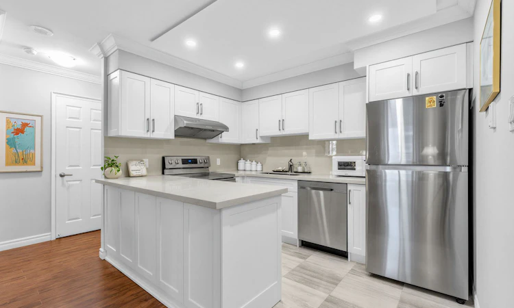 1711-256 Doris Avenue