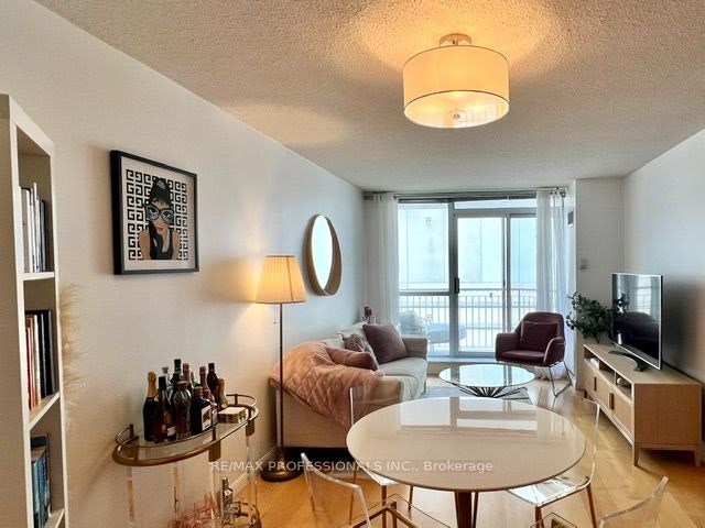 607-18 Stafford Street, Toronto, ON, M5V 3W4 - 2