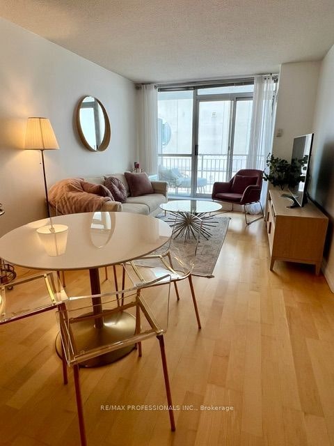 607-18 Stafford Street, Toronto, ON, M5V 3W4