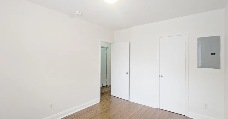 Main-242 Robina Avenue, Toronto, ON, M6C 3Z1 - 16
