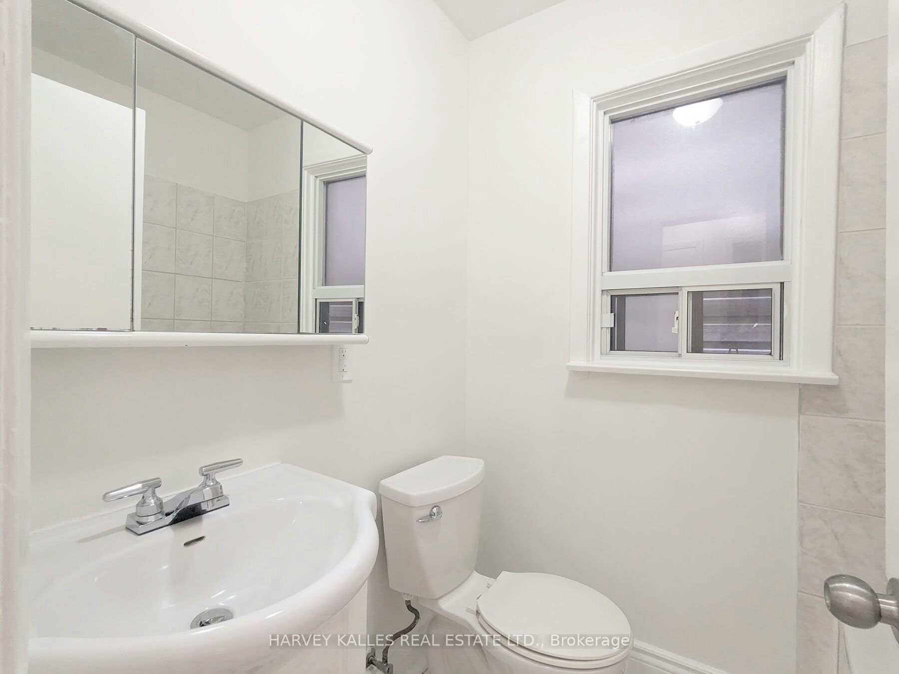 Main-242 Robina Avenue, Toronto, ON, M6C 3Z1 - 10