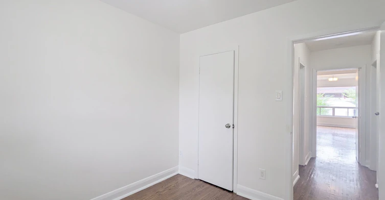Main-242 Robina Avenue, Toronto, ON, M6C 3Z1 - 14