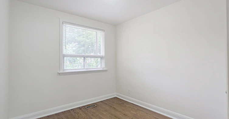 Main-242 Robina Avenue, Toronto, ON, M6C 3Z1 - 13