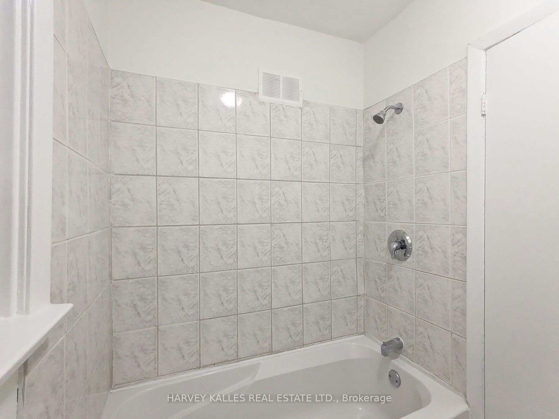 Main-242 Robina Avenue, Toronto, ON, M6C 3Z1 - 12