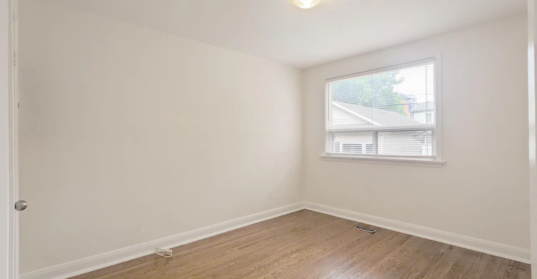 Main-242 Robina Avenue, Toronto, ON, M6C 3Z1 - 15