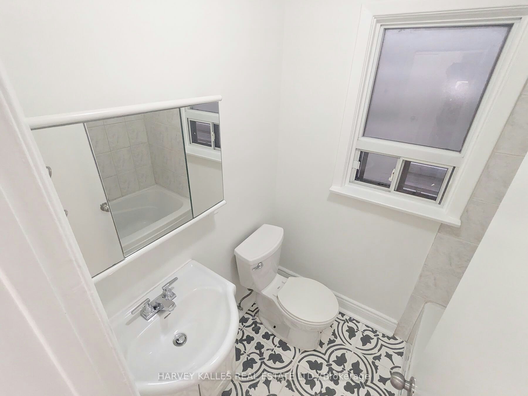 Main-242 Robina Avenue, Toronto, ON, M6C 3Z1 - 11