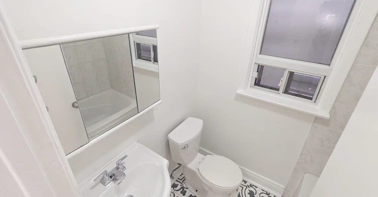 Main-242 Robina Avenue, Toronto, ON, M6C 3Z1 - 11