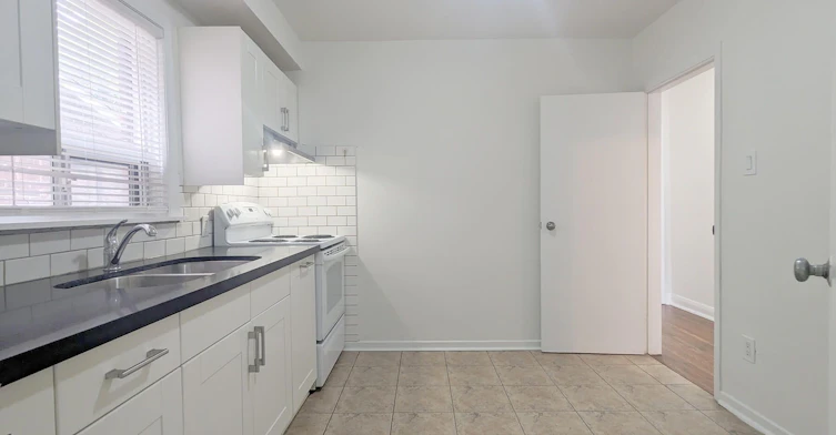 Main-242 Robina Avenue, Toronto, ON, M6C 3Z1 - 9