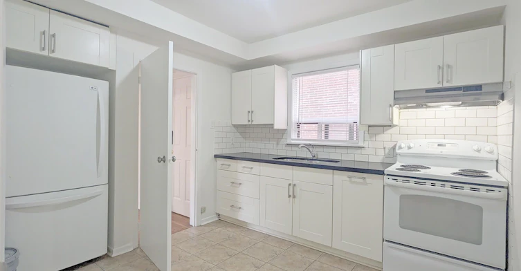 Main-242 Robina Avenue, Toronto, ON, M6C 3Z1 - 8