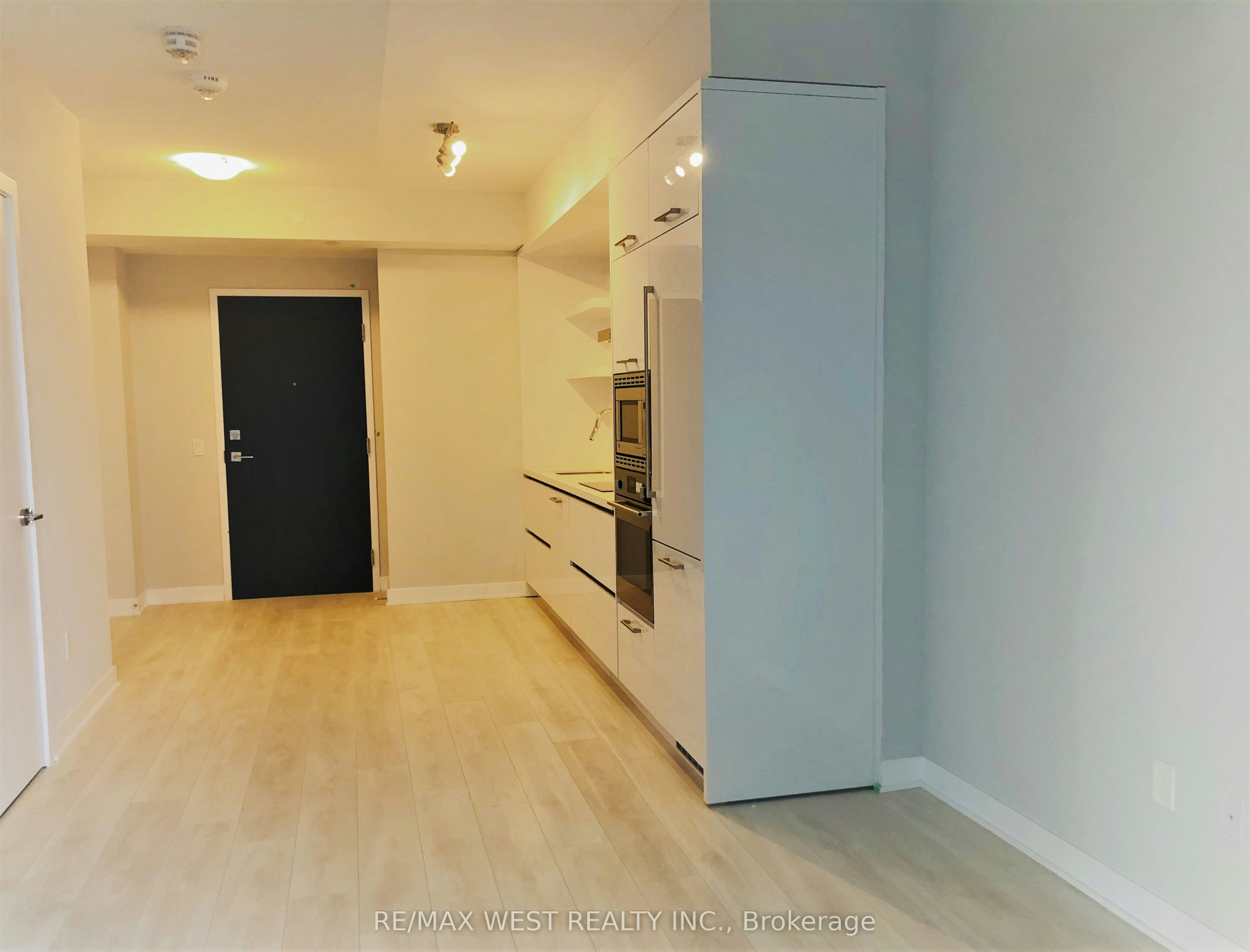 2404-2221 Yonge Street, Toronto, ON, M4S 2B5 - 2