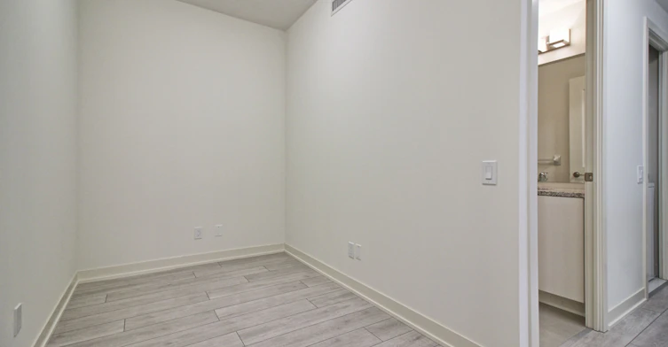 703-4955 Yonge Street, Toronto, ON, M2N 0L8 - 8