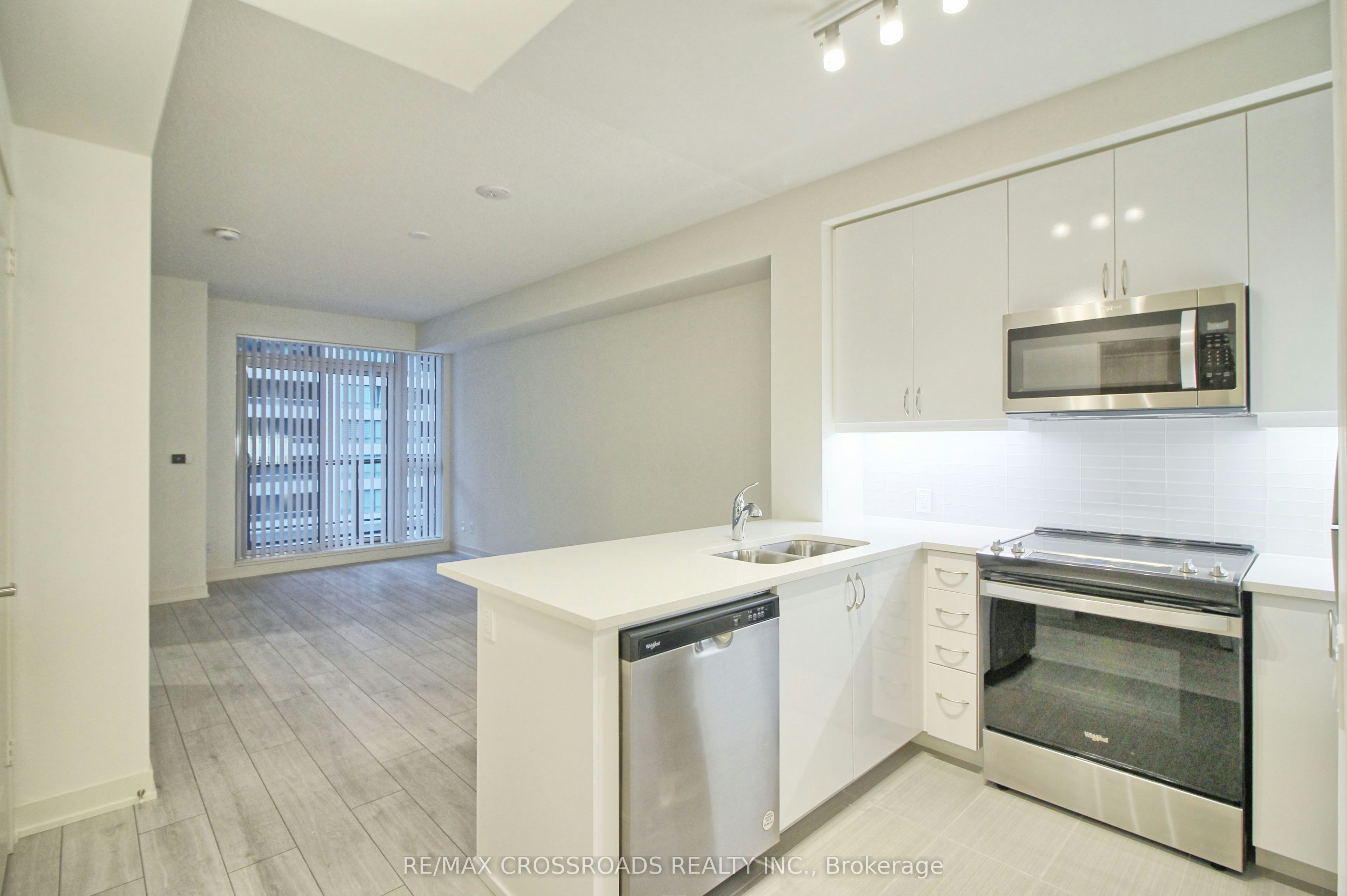 703-4955 Yonge Street, Toronto, ON, M2N 0L8 - 2