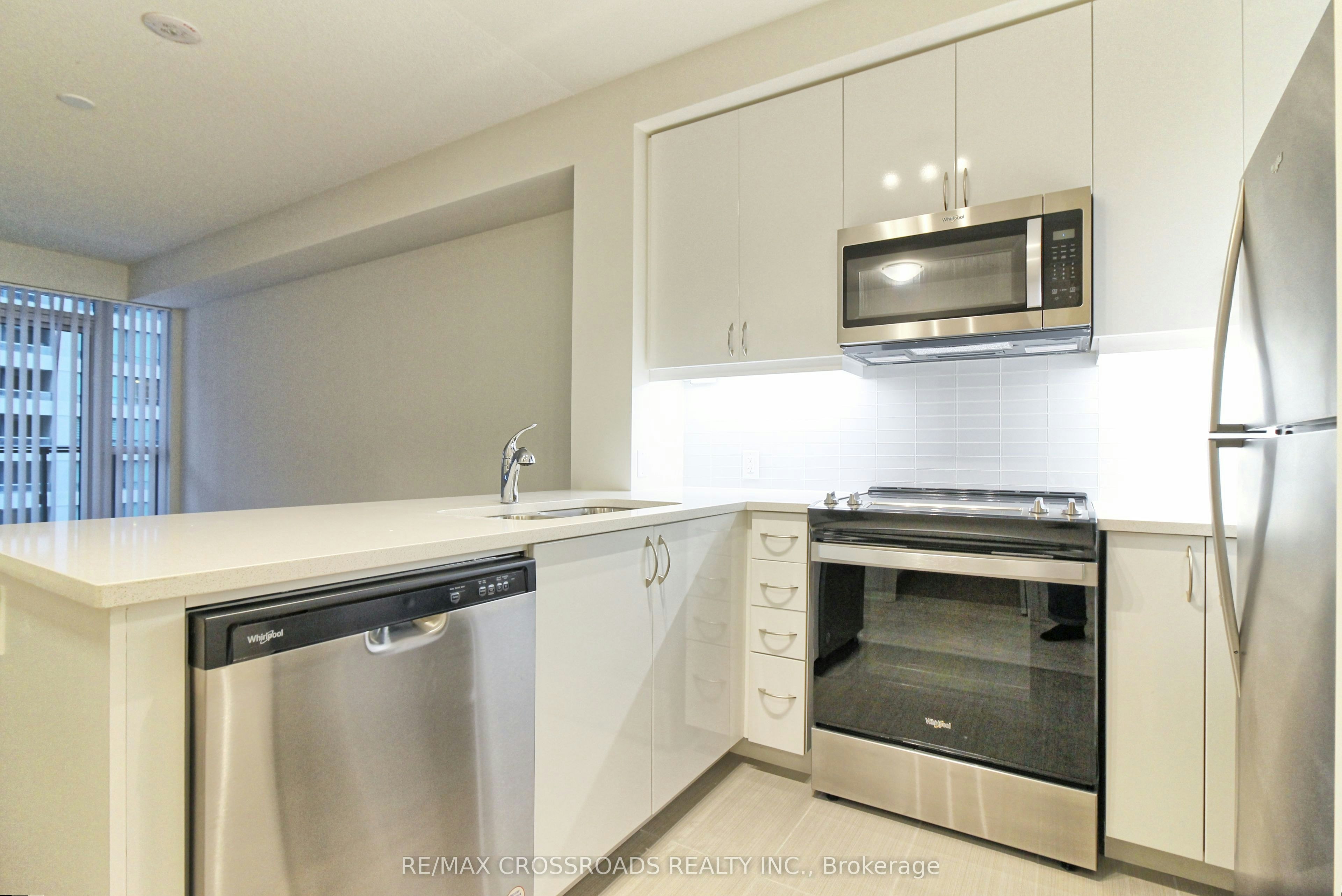 703-4955 Yonge Street, Toronto, ON, M2N 0L8 - 3