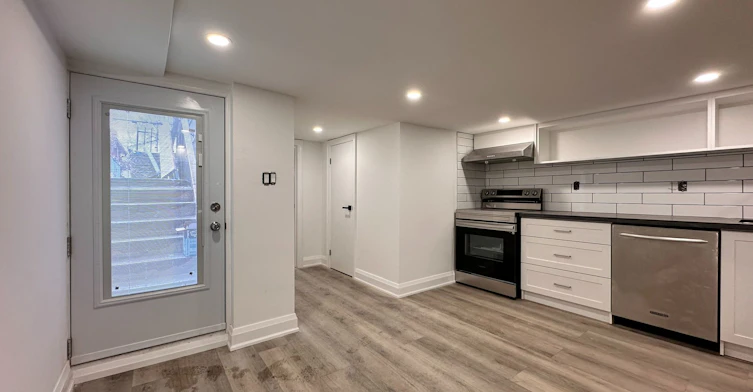 Lower-143 Gladstone Avenue, Toronto, ON, M6J 3L1 - 3